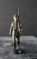 COMPOSITION ELASTOLIN WWI World War 1 German Army Soldier Marching ~6,5cm O - atonal.se