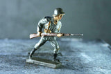 COMPOSITION LINEOL WW World War II Advancing Charge w Bayonet Rifle ~7cm K - atonal.se